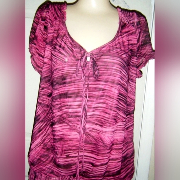 Camo PINK/BLACK STRETCH SHORT SLEEVE KNIT TOP SIZE XXL - Picture 1 of 3